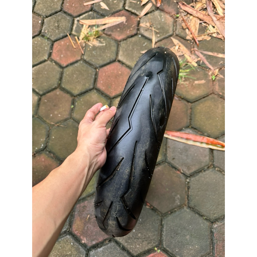 ban Pirelli Diablo Rosso Sport 110-70 R17 Ring 17