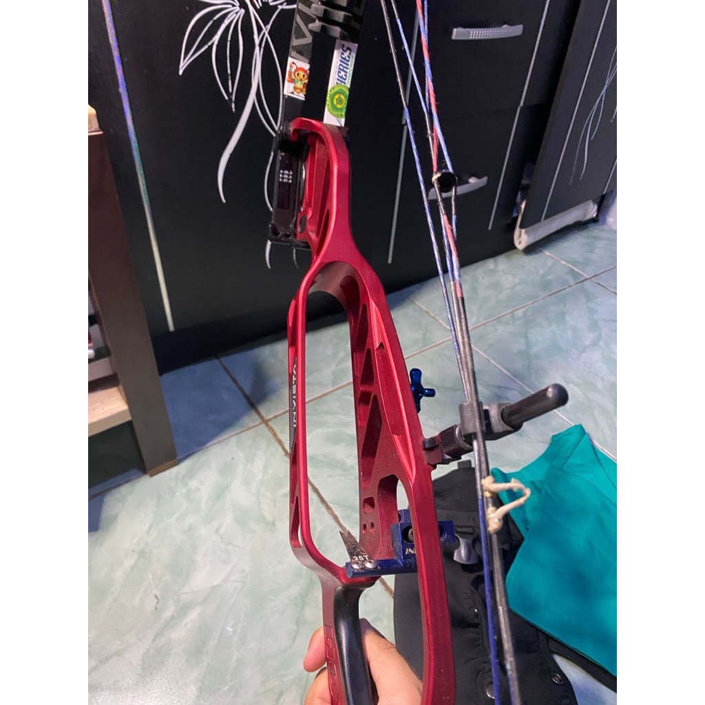 Busur Compound Hoyt Invicta Red ata 37 DL 26-27 DW 50-60 cam SVX