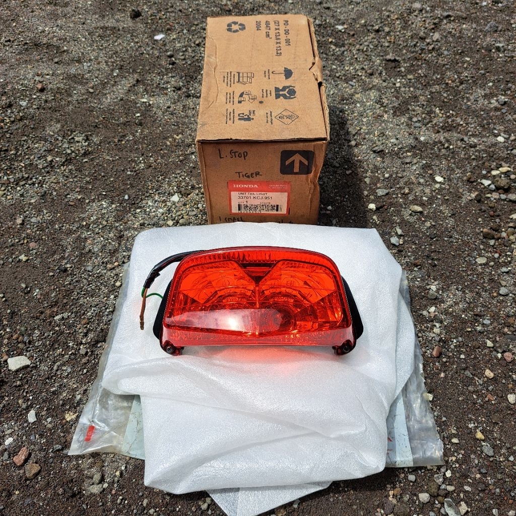 Lampu belakang kumplit tiger 2000 stop lamp assy honda tiger 2000 UNIT TAIL LIGHT 33701-KCJ-951 Orig