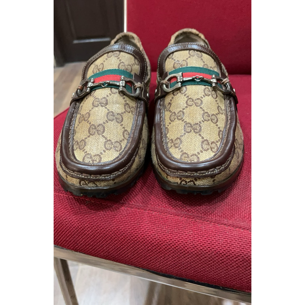 Sepatu second Gucci slip on