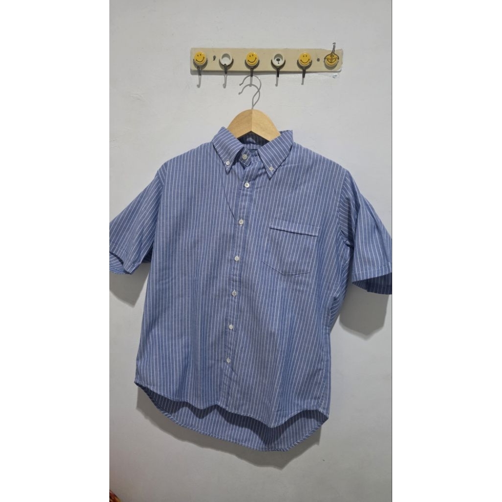 Preloved Kemeja Pria Lengan Pendek Garis Biru