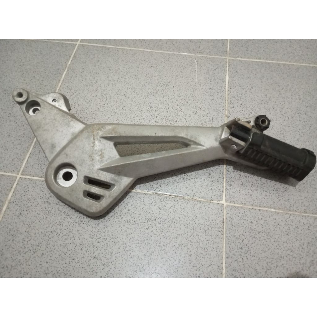 Footstep Belakang Bagian Kiri Supra X 125D Original AHM