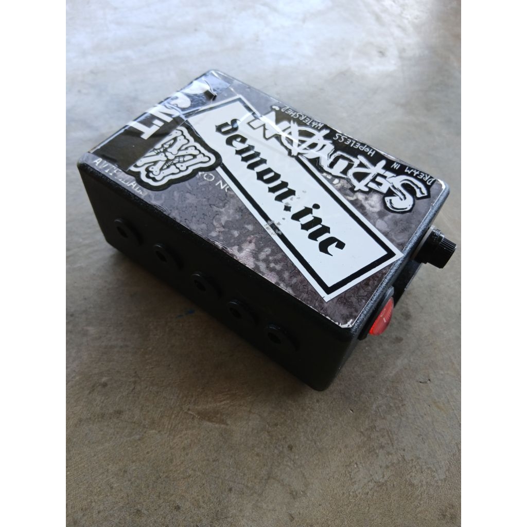 Power Supply Efek Bass/Gitar AvtPedals