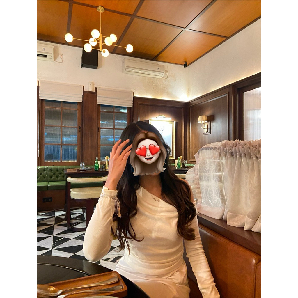 [PRELOVED] Half Offshoulder Knit | Daybydate