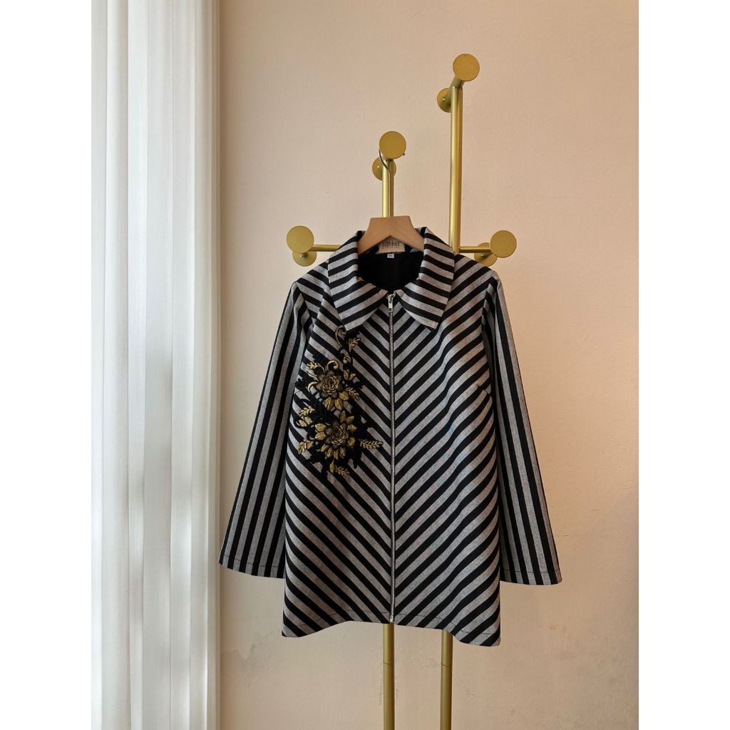 SSR | Blouse batik wanita motif lurik hitam putih - blouse bordir bunga elegan