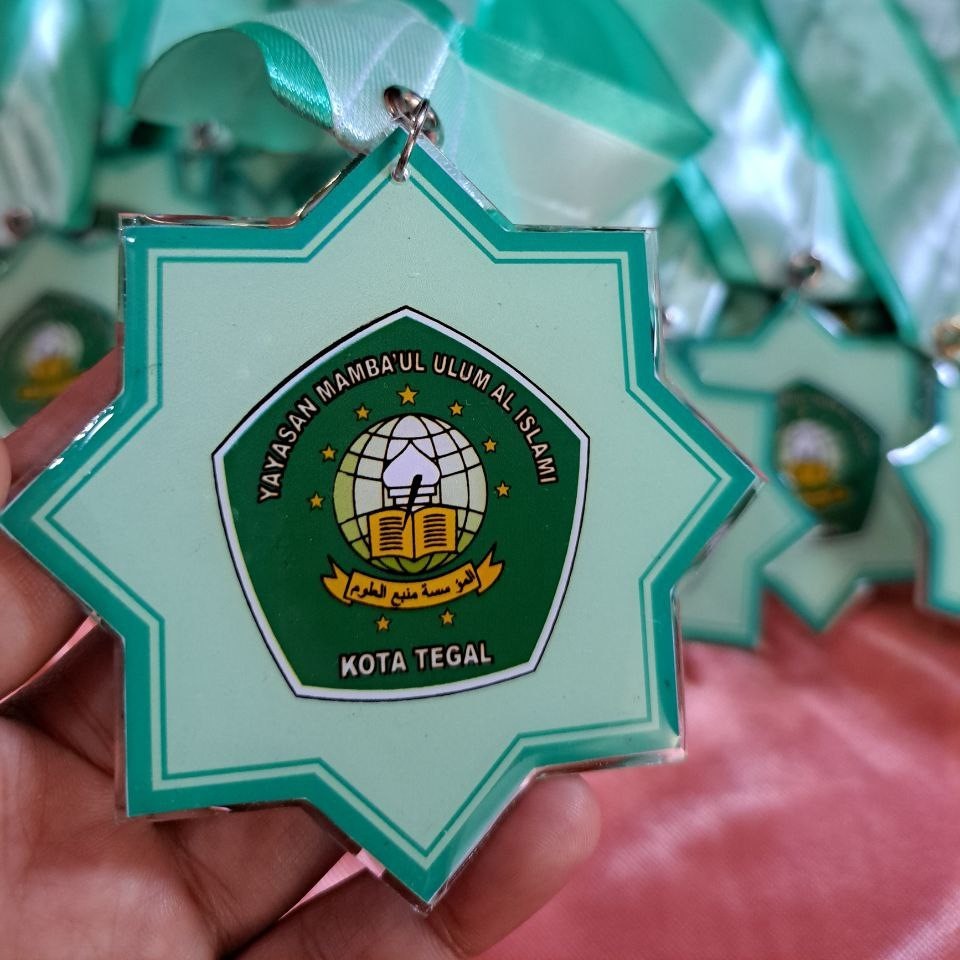 Medali Wisuda Akrilik Custom – Bisa Nama & Logo | Medali Akrilik Mewah untuk TK–SMA–Kampus