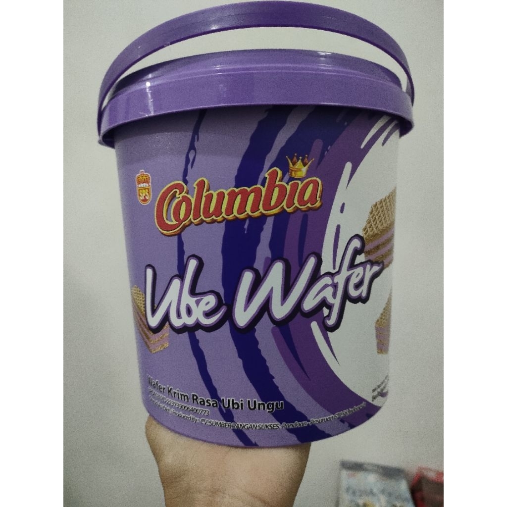 Jajan Lebaran Wafer Columbia kemasan Timba