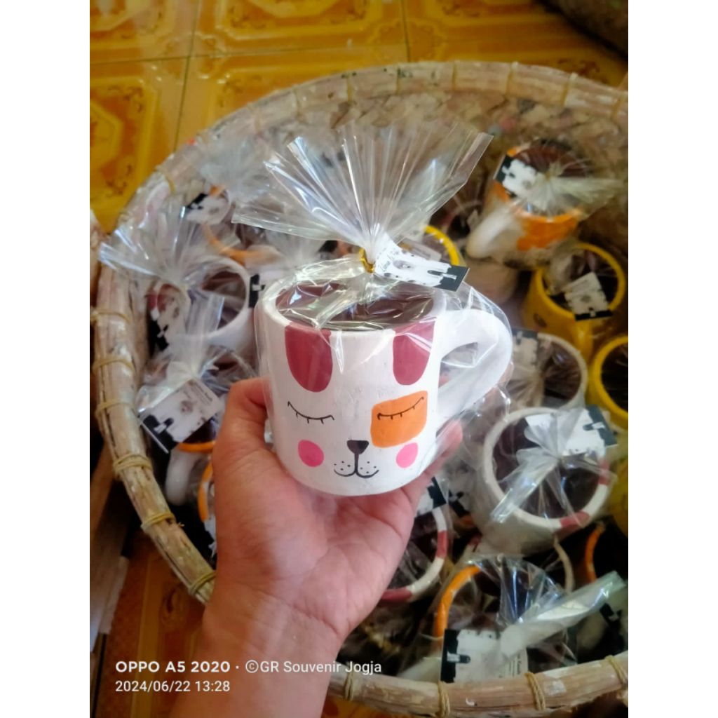 Souvenir Mug Motif Karakter