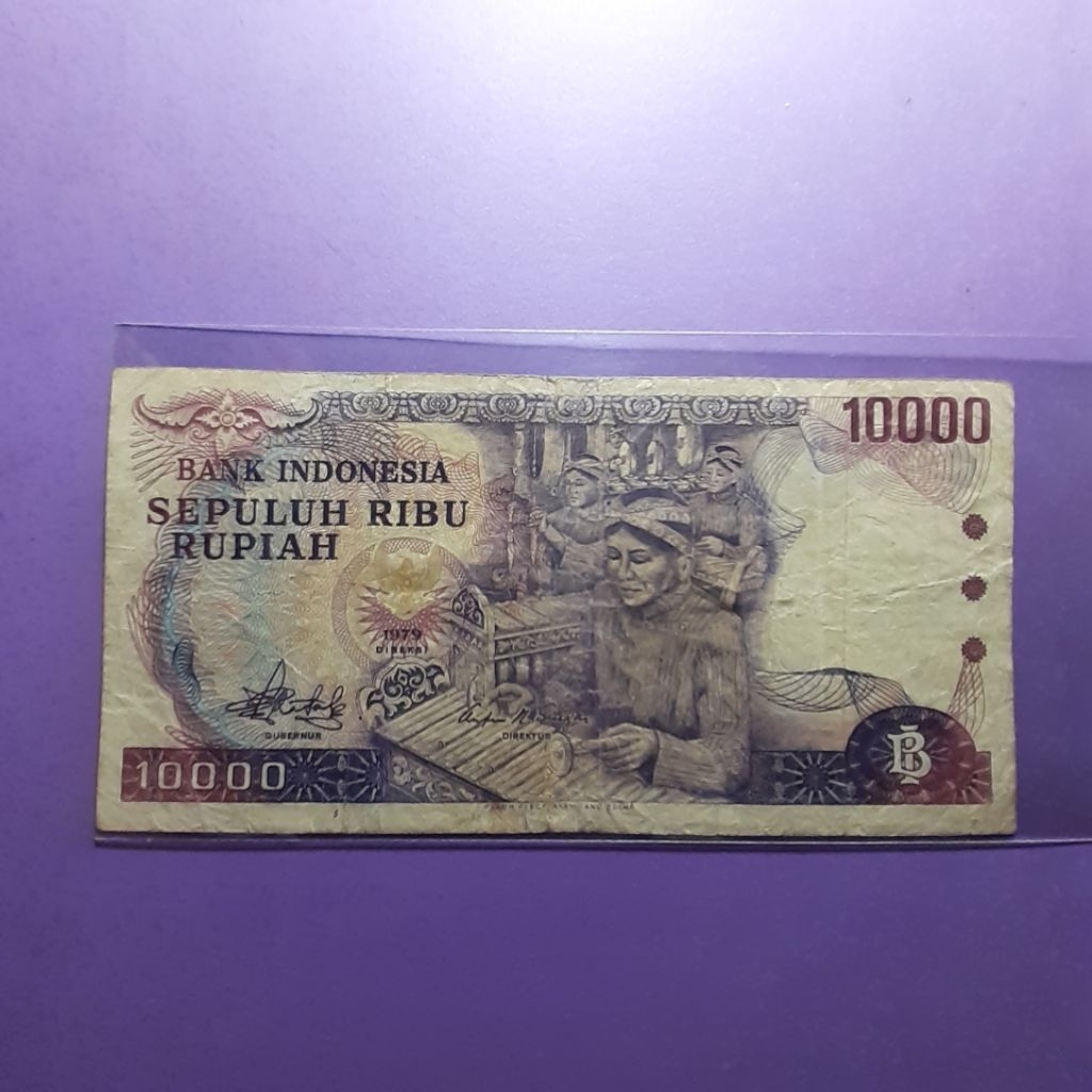 Uang kuno 10000 rupiah gamelan