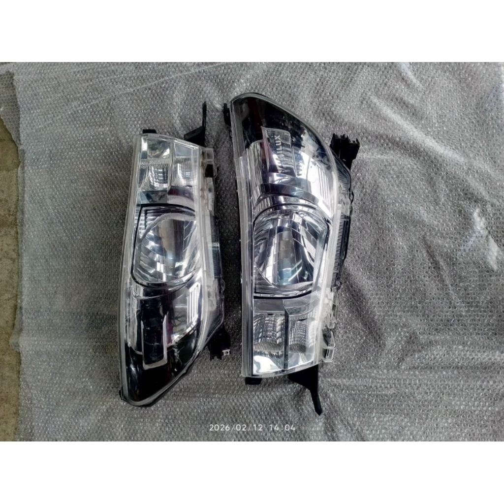 headlamp lampu depan Toyota Hilux revo 2016-2025