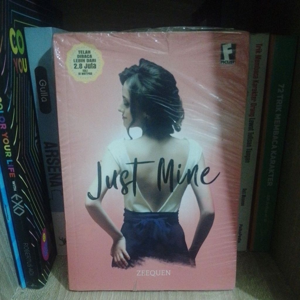 Novel Wattpad Just Mine - Zeequen