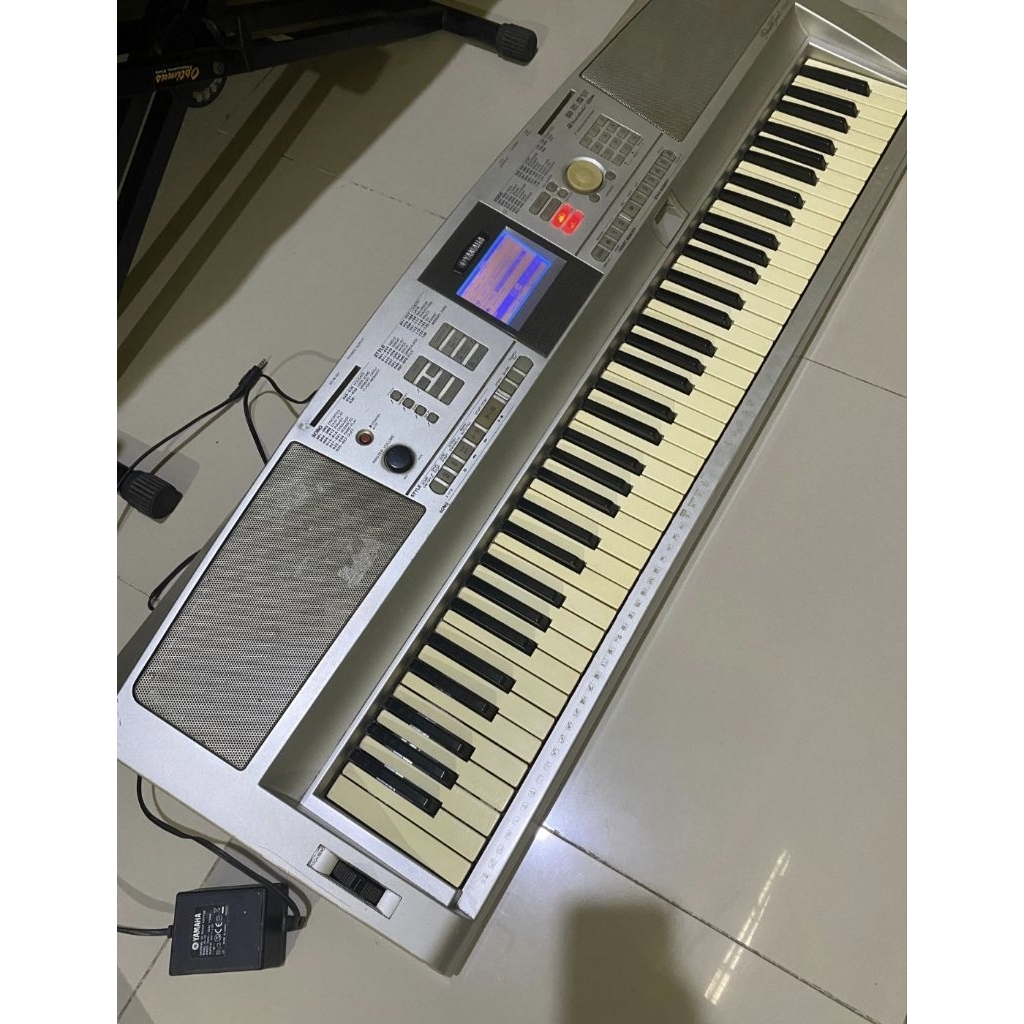Digital Piano Yamaha DGX-305 SD CARD