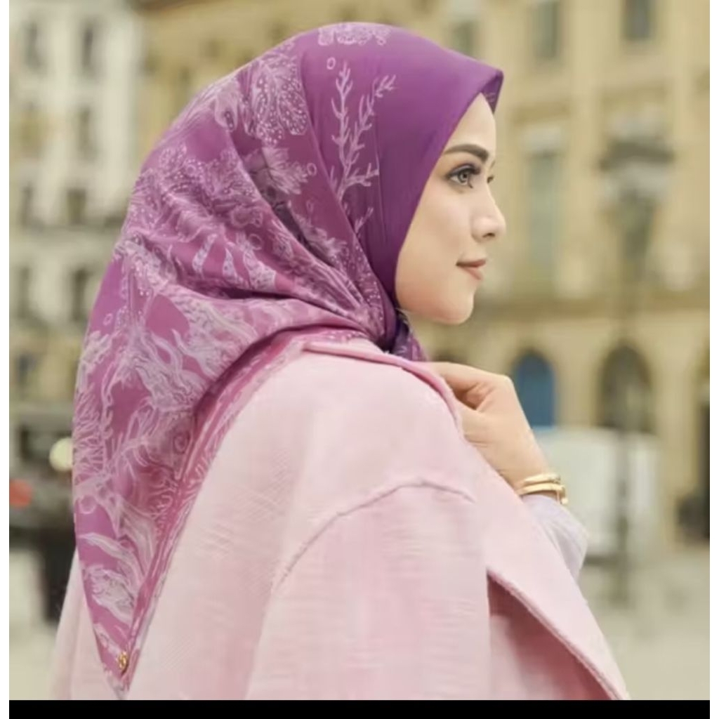 Buttonscarves New Elmar Print