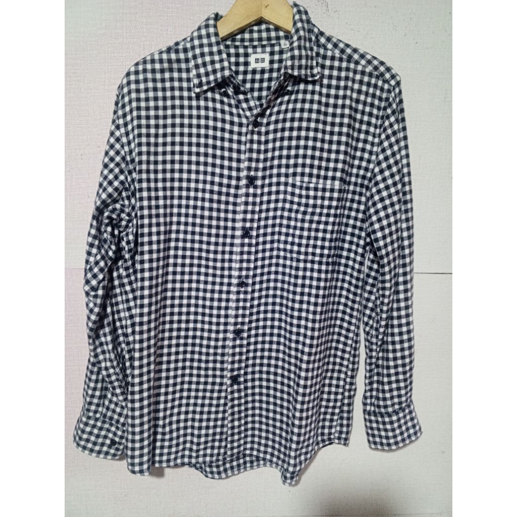 baju kemeja flannel flanel lengan panjang uniqlo size L fit XL second
