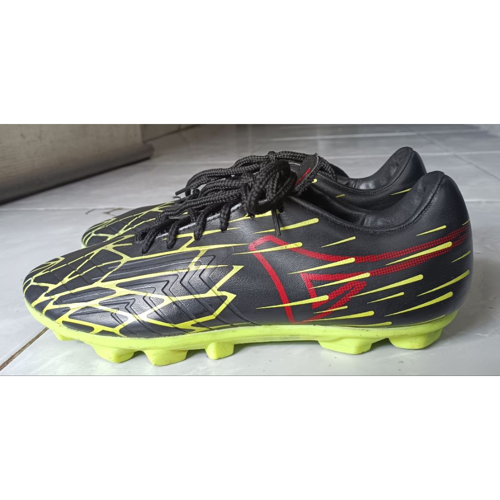 Sepatu bola Ardiles size 38