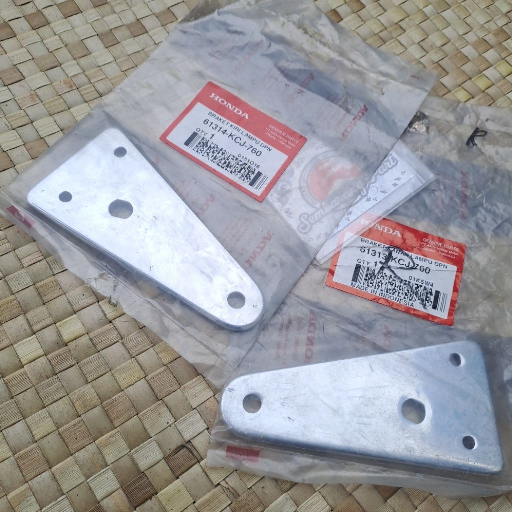 BRAKET KUPINGAN LAMPU DEPAN HONDA TIGER2000 TIGER LAMA TILAM ORIGINAL AHM