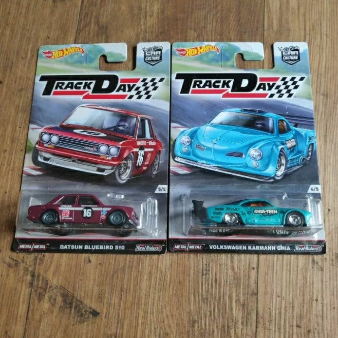 hot wheels track day set Volkswagen vw karmann ghia Datsun Bluebird 510 merah ban karet premium bkn 