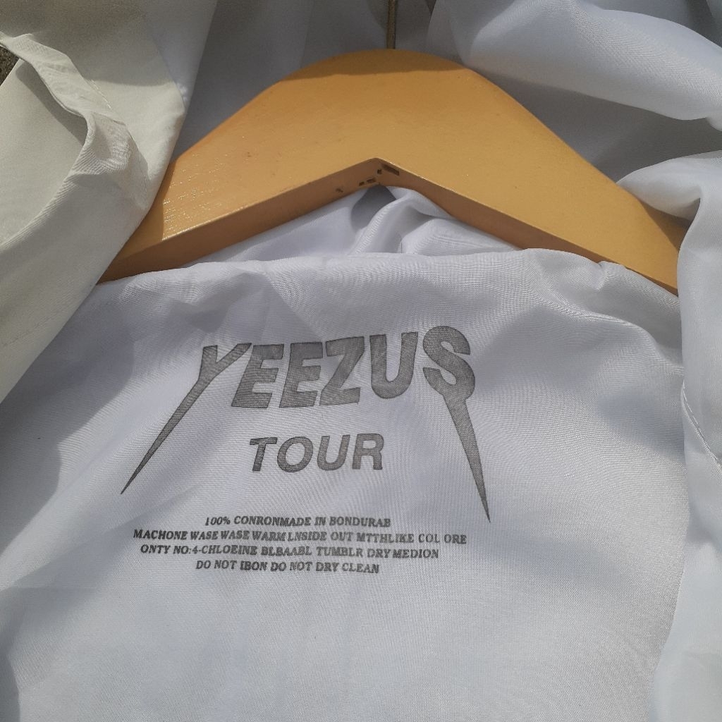 ad1d05 x kanye west yezzus white tour