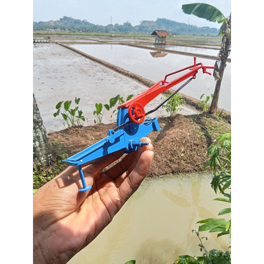 Rangka miniatur traktor sawah