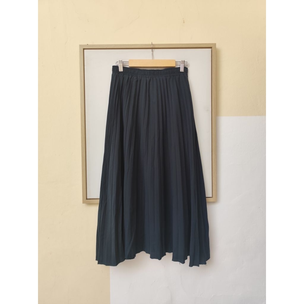 Rok Plisket Hijau Botol