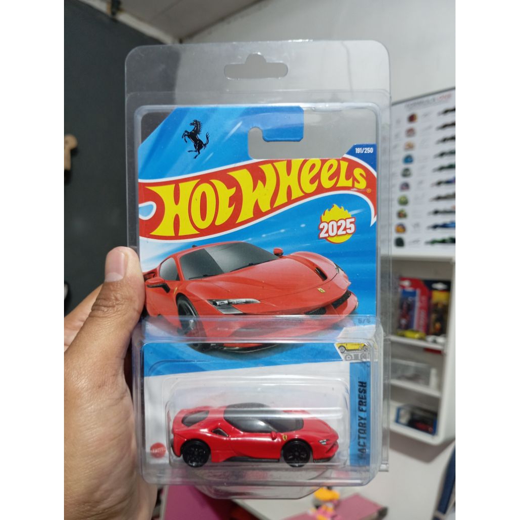 HOT WHEEL FERRARI SF90 STRADALE, free protector dash-z