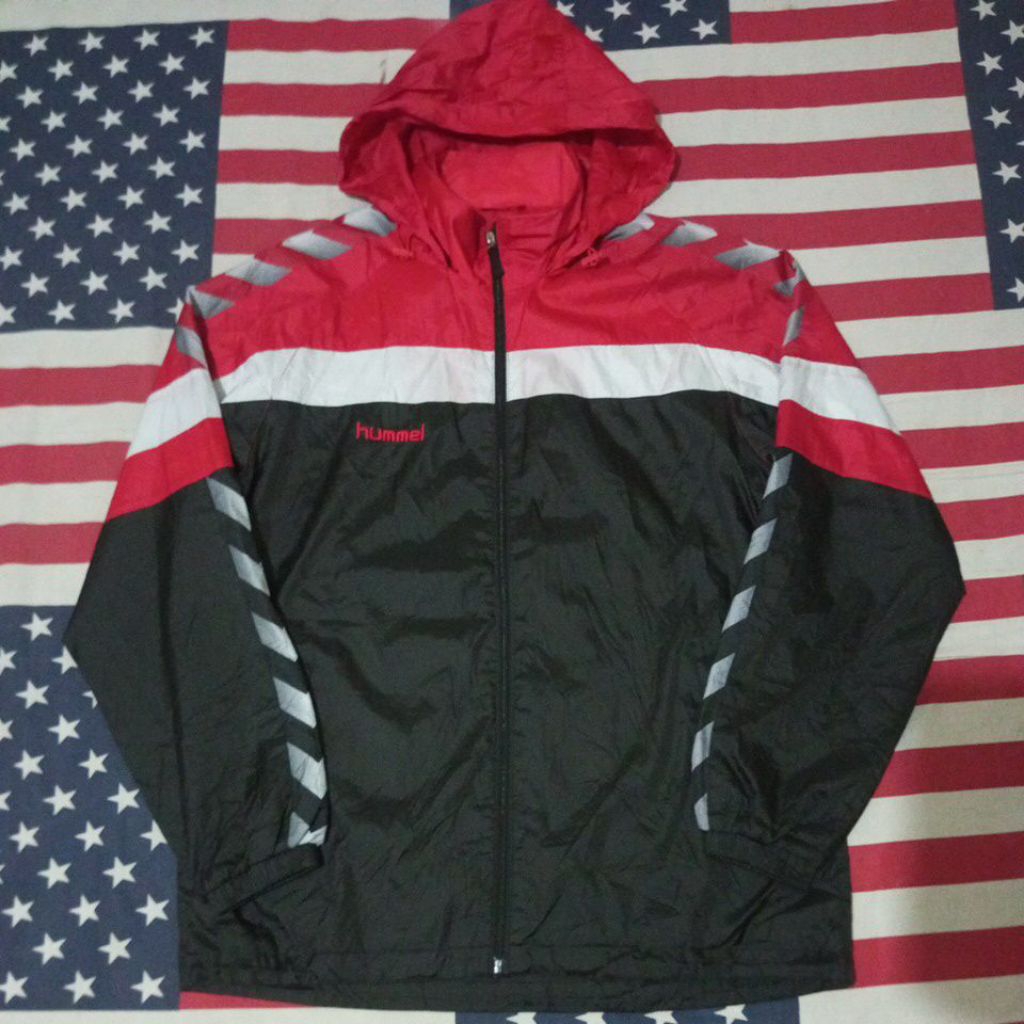 Jacket parasut Hummel