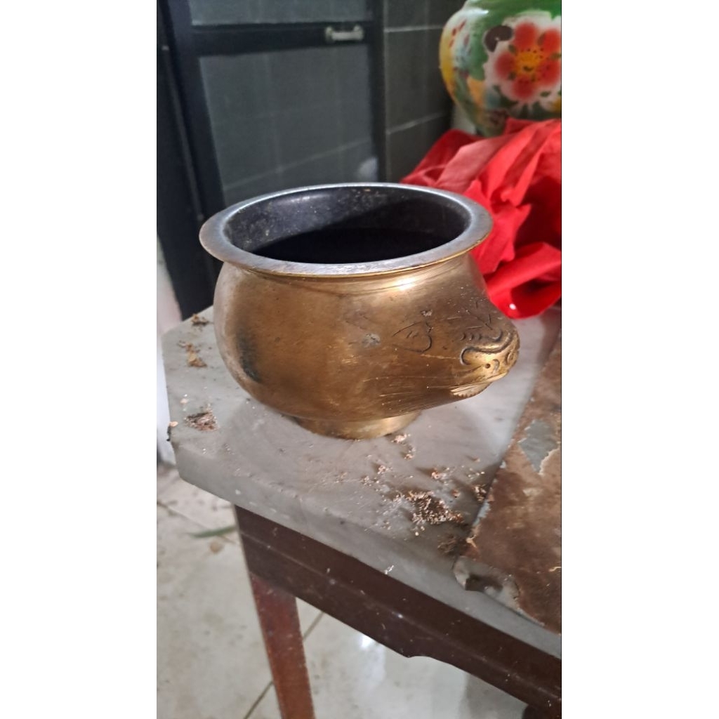 kuningan vintage motif qilin atau kepala singa