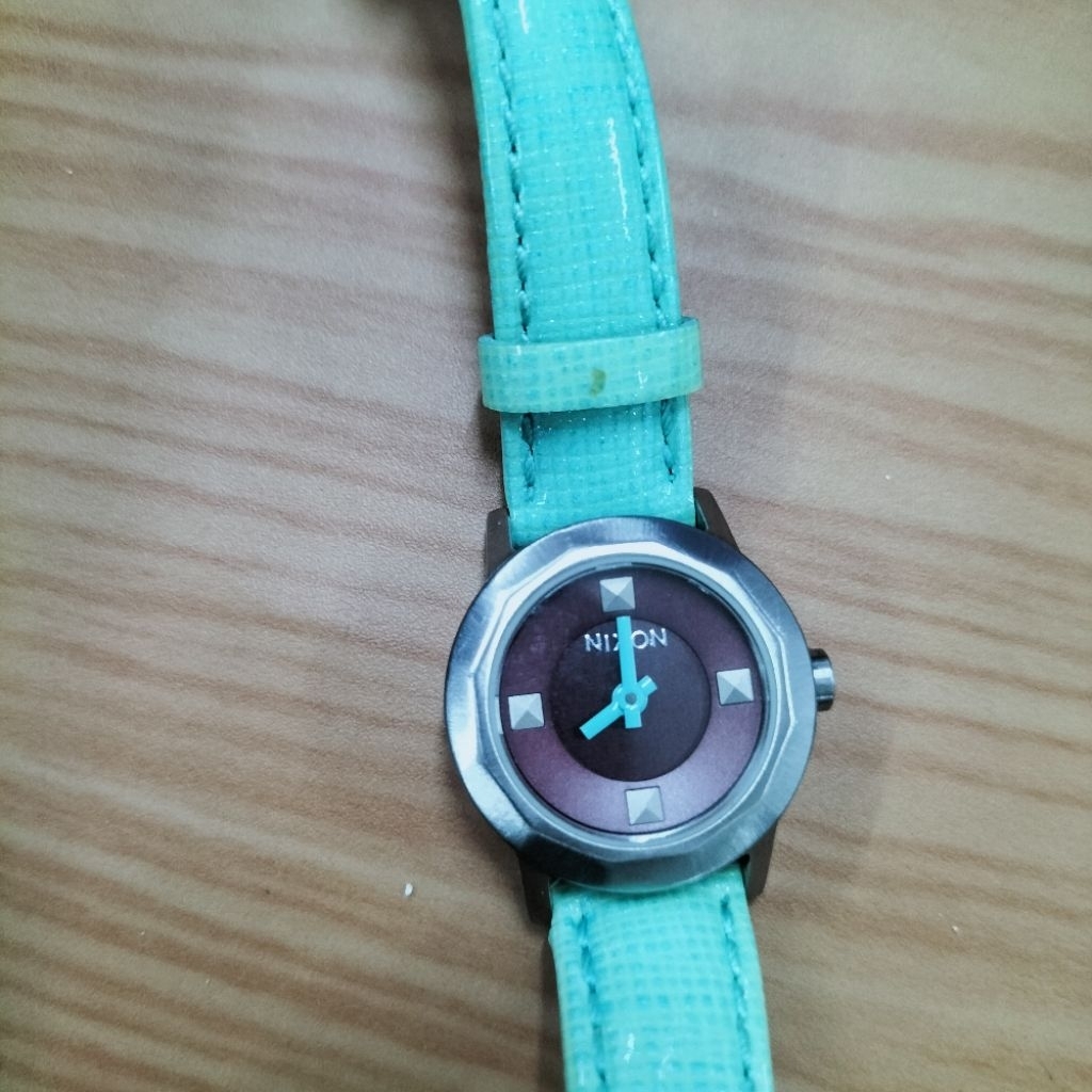 baca deakripsi.jam tangan wanita.bekas.brand nixon