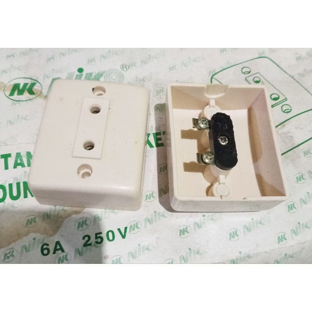Stop Kontak Tempel NIKO 6A 250V Putih – Saklar Dinding Outbow 1 Lubang – Stopkontak Tembok Rumah
