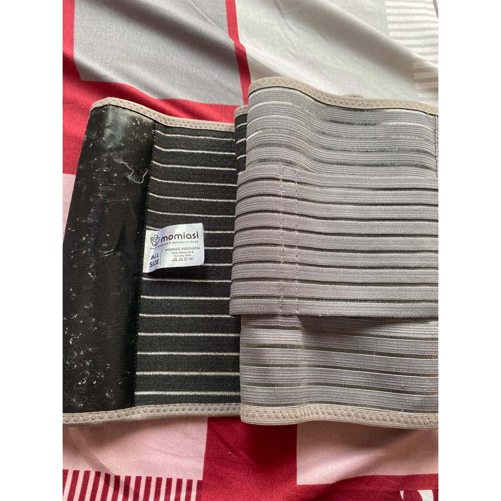 Preloved korset MOMIASI