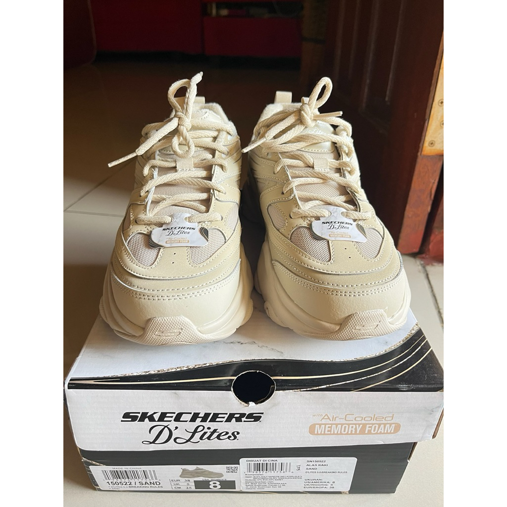 Skechers D’Lites Air Colled Memory Foam