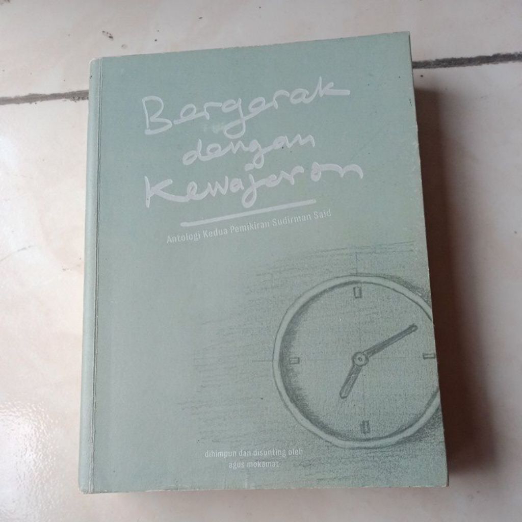 buku bergerak dengan kewajaran