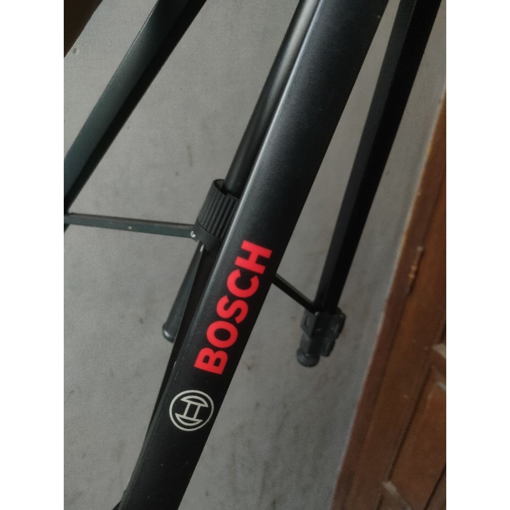 Tripod Bosch BT-150 bekas second