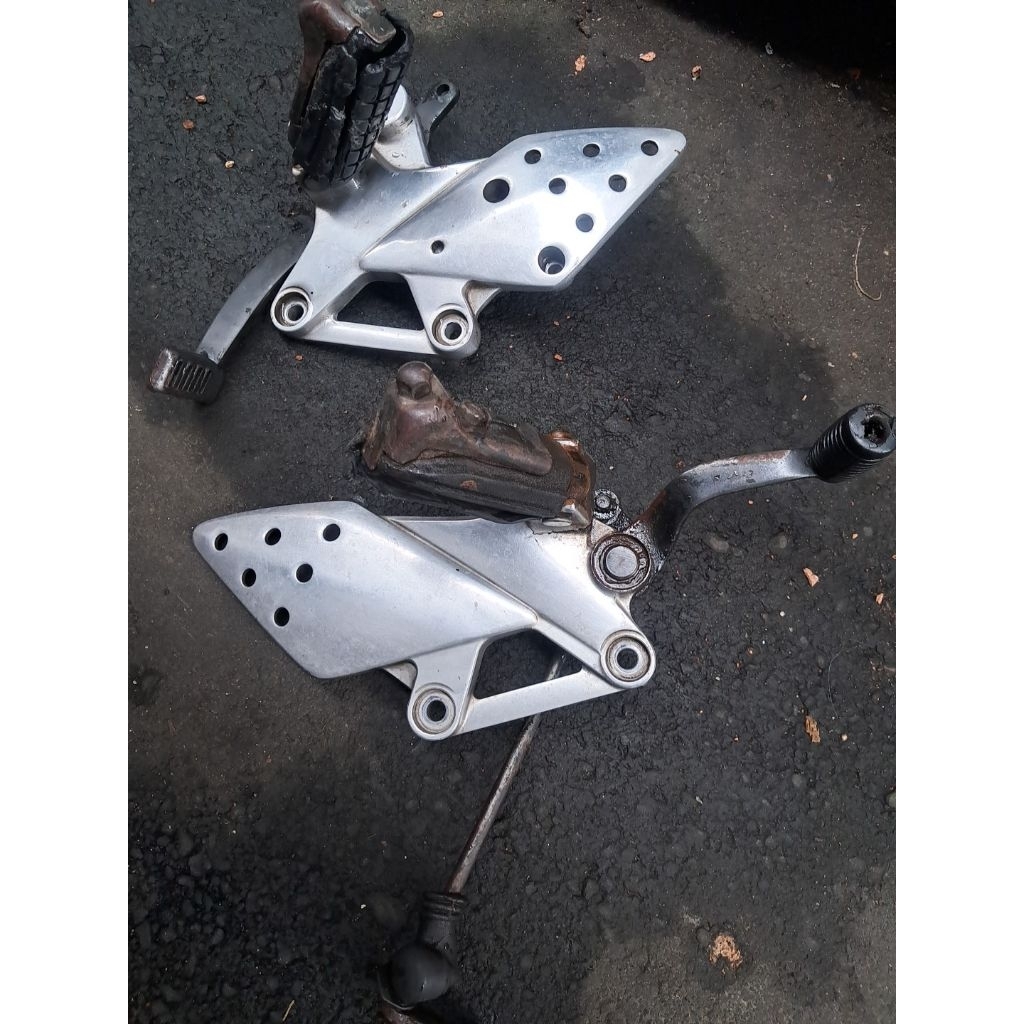 Step footstep foot step injekan kaki depan cbr 150 r cbr150r Thailand cbu lama original ori copotan 