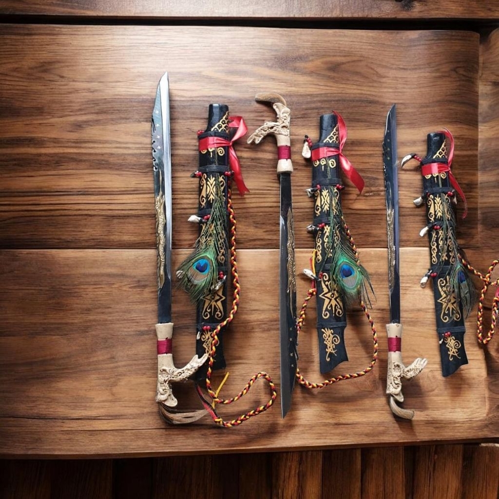 MandauPajangan Dekorasi Etnik Kalimantan Hiasan Tradisional Motif tradisional