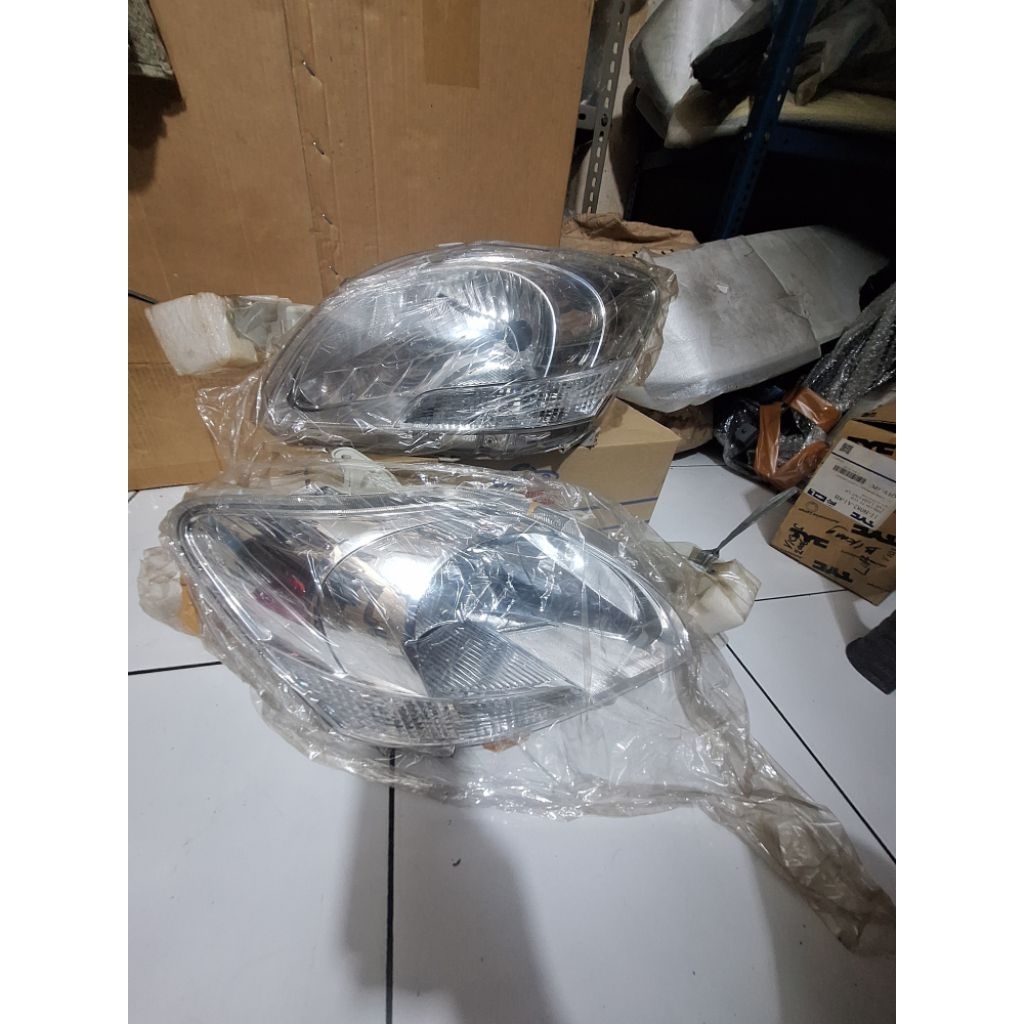 Lampu Depan Vios 2007 - 2012