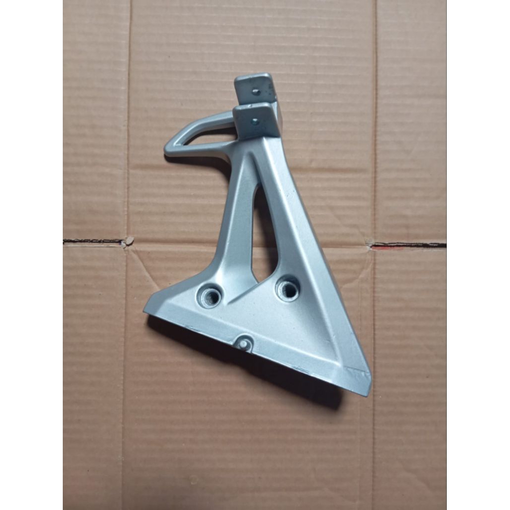 pijakan kaki postep belakang sebelah kiri honda blade new original
