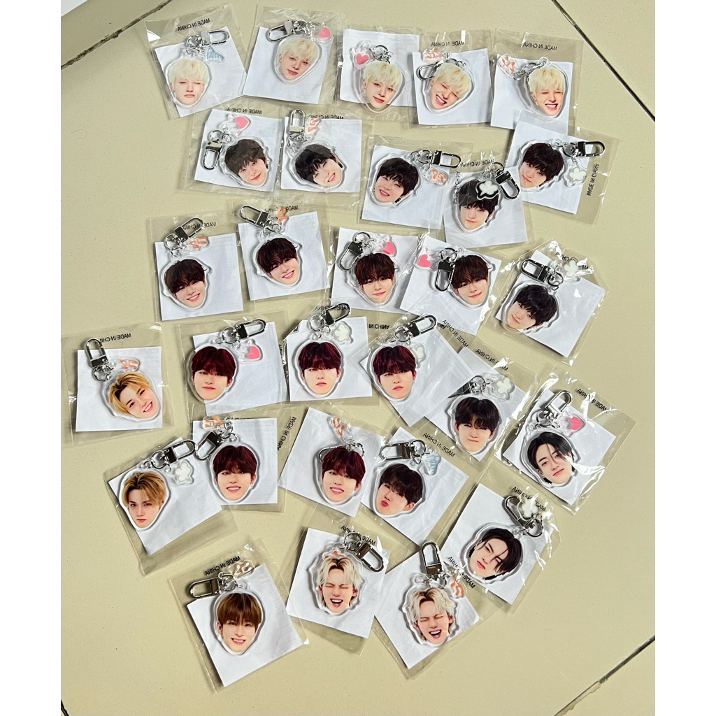 GACHA TREASURE FACE KEYCHAIN