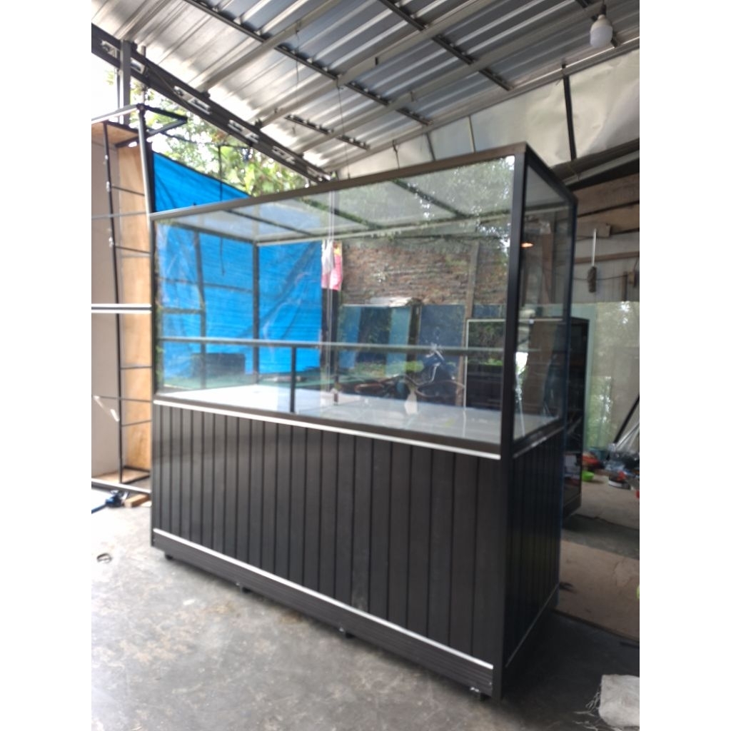 Etalase warung makan
