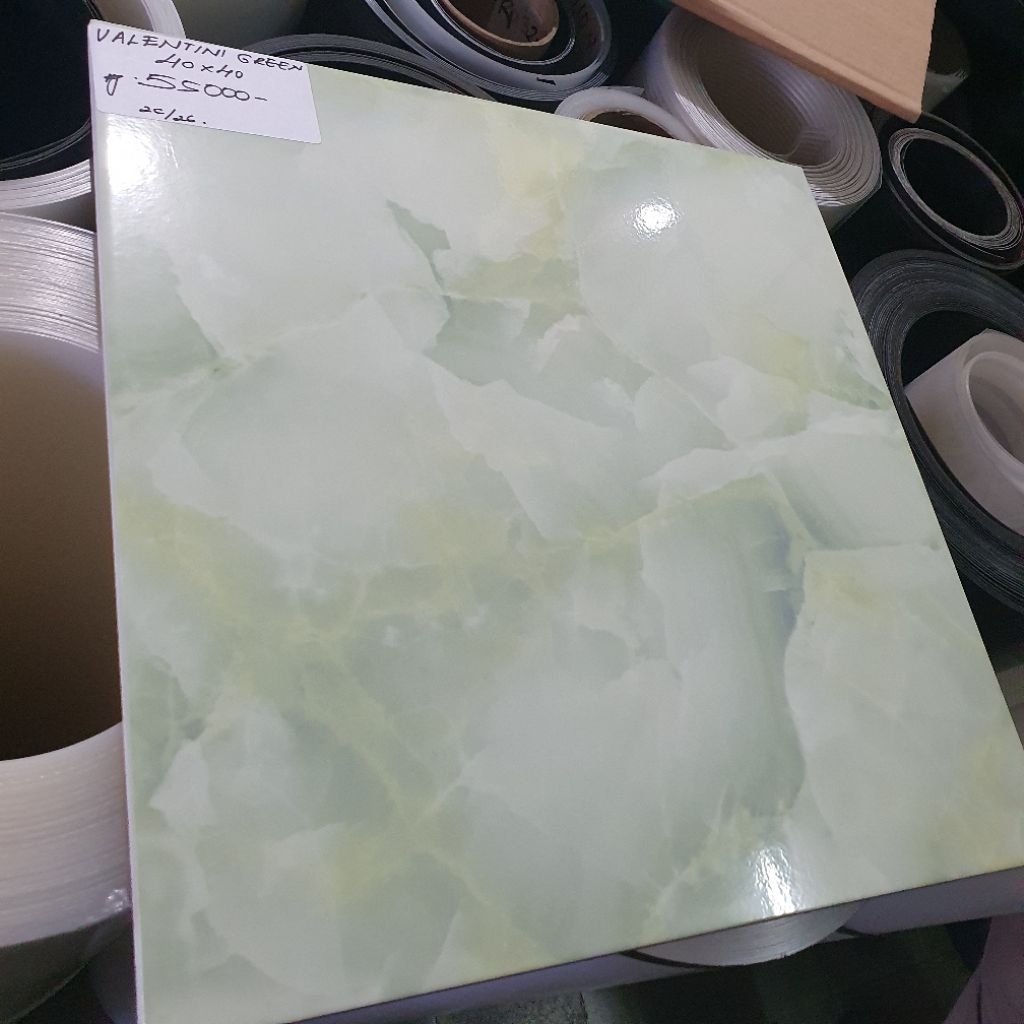 keramik 40x40 lantai kamar tidur ruang tamu teras rumah VALENTINI GREEN hijau glossy