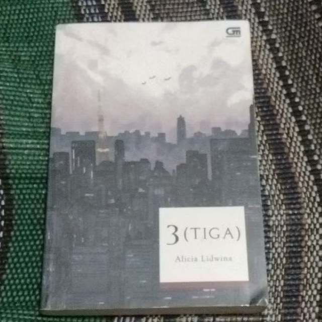 NOVEL 3(TIGA)/ ALICIA LIDWINA ORI