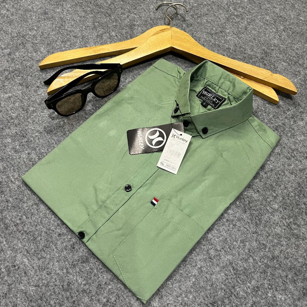 kemeja pria warna hijau sage.kemeja polos pria lengan pendek hijau sage.baju pria lengan pendek