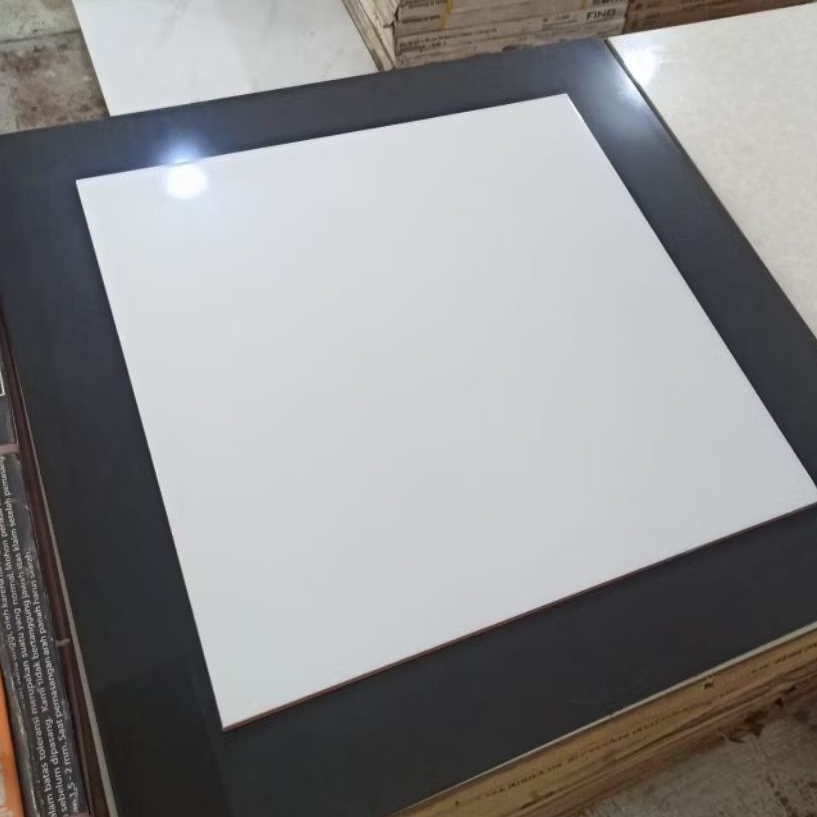 keramik 60x60 lantai/keramik lantai putih polos/keramik putih kilap/keramik polos/keramik glossy/ker