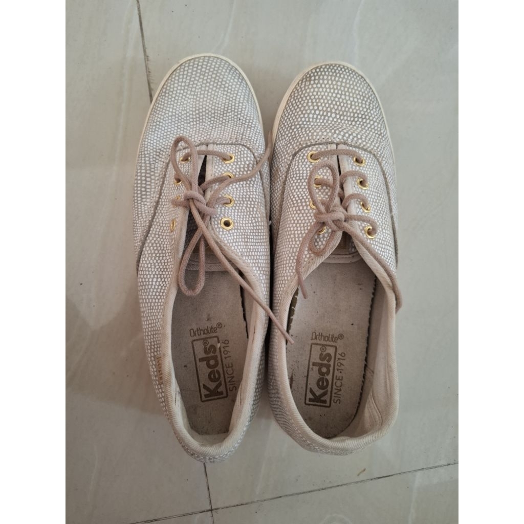 Sepatu Keds Krem Preloved size 37