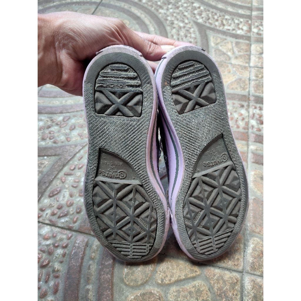 Sepatu Wanita Bekas Pakai