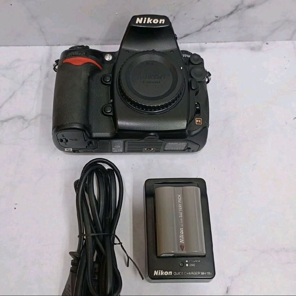 NIKON D700 BODY ONLY MULUS MURAH BERGARANSI