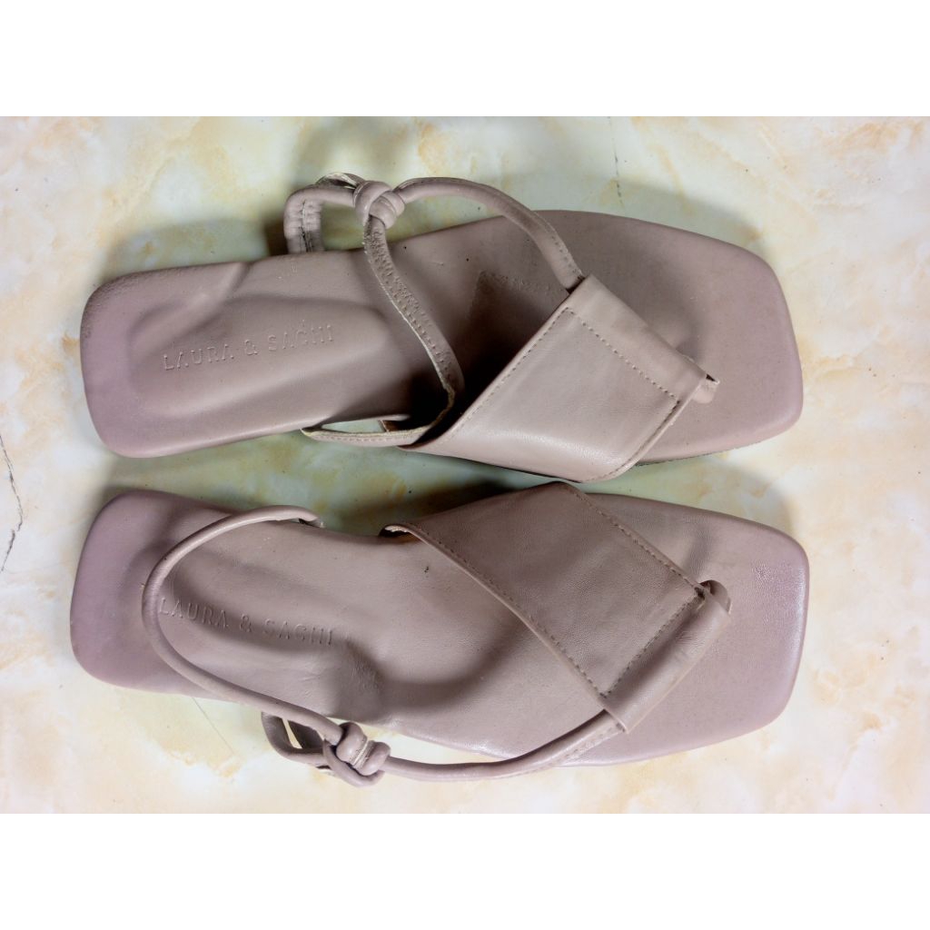 sandal teplek Laura&sachi