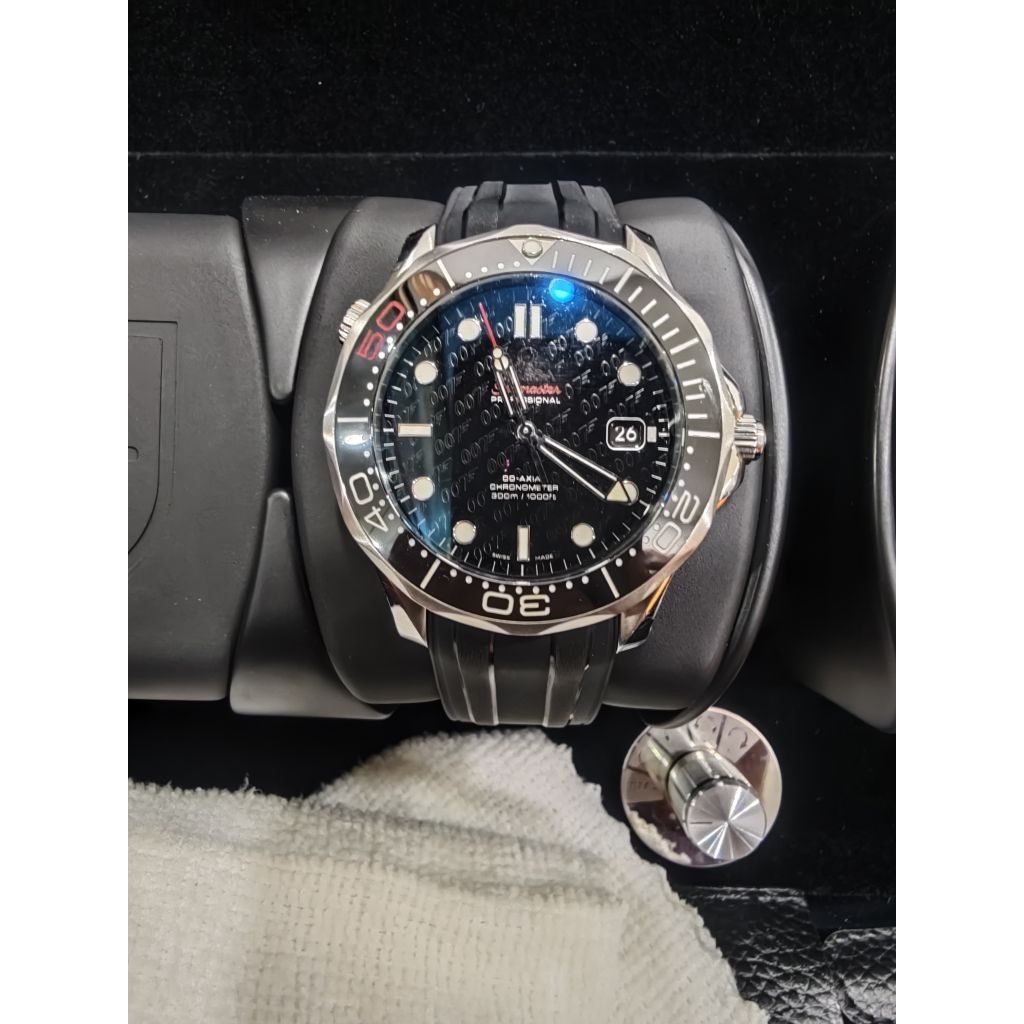 Jam tangan OMEGA SEAMASTER 007 limited edition