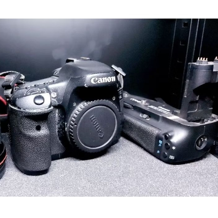 CANON 7D  plus Grip BG 7D 2 baterai dan chager   second murah