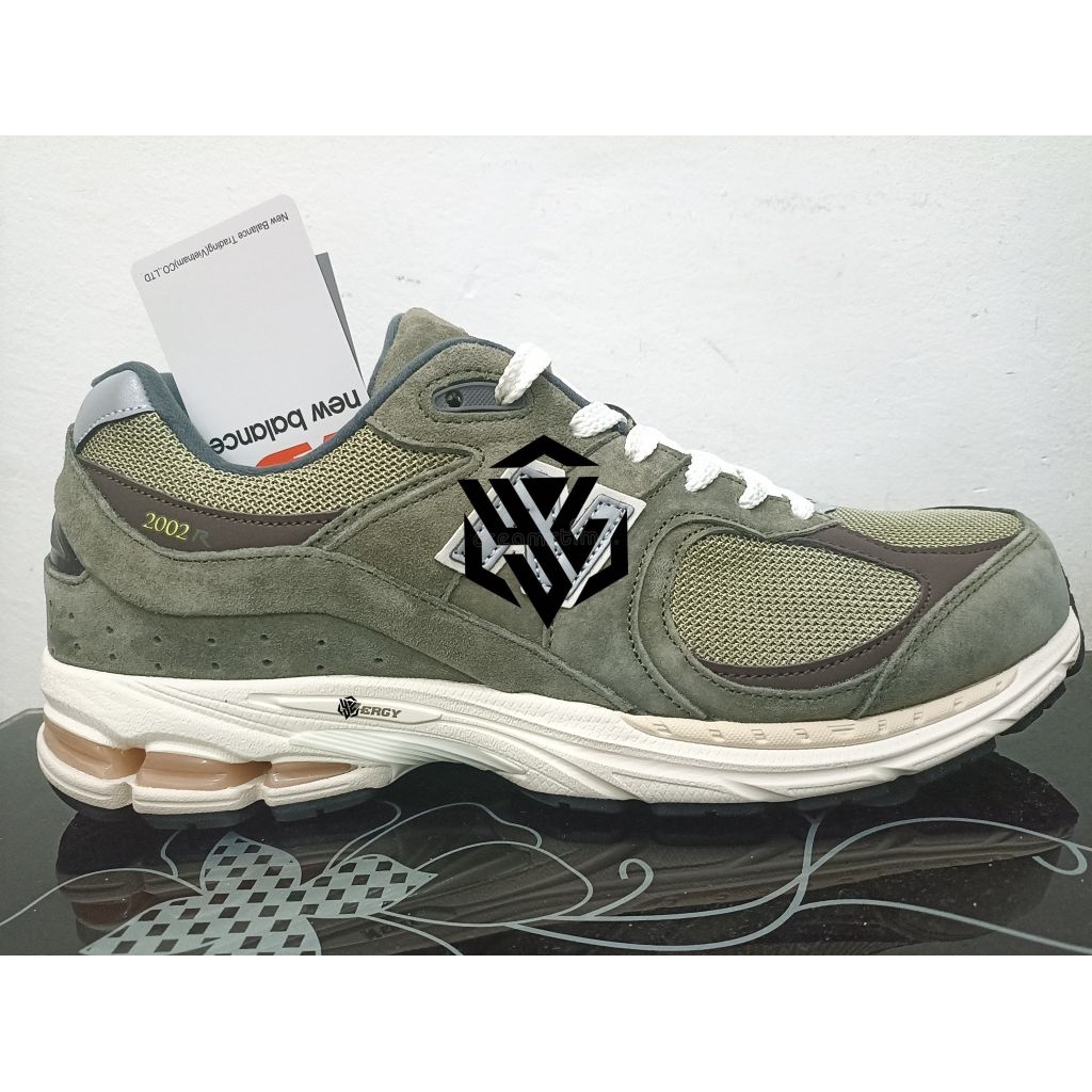New Shoes - Series 2002r Olive Brown Size 43